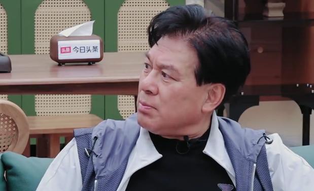在新播出的综艺《一茶两座》中，一段关于信念与牺牲的往事被悄然唤醒。
朱时茂回忆起