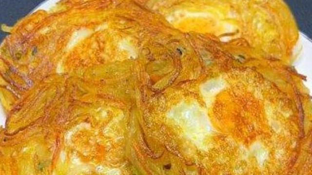 金黄酥脆的土豆丝鸡蛋饼：家常美味轻松做
