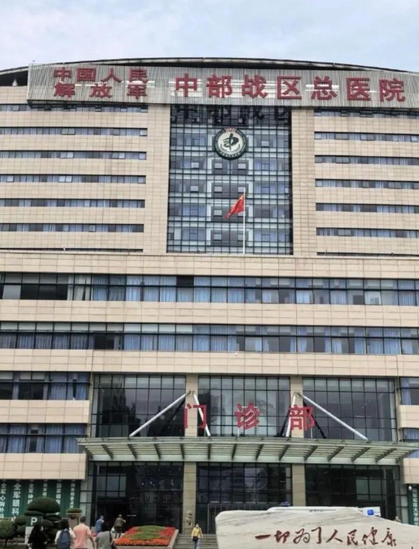 医疗行业是当今世界最大的利益集团。
一部分医院、一些医生，为了金钱，为了利益，草