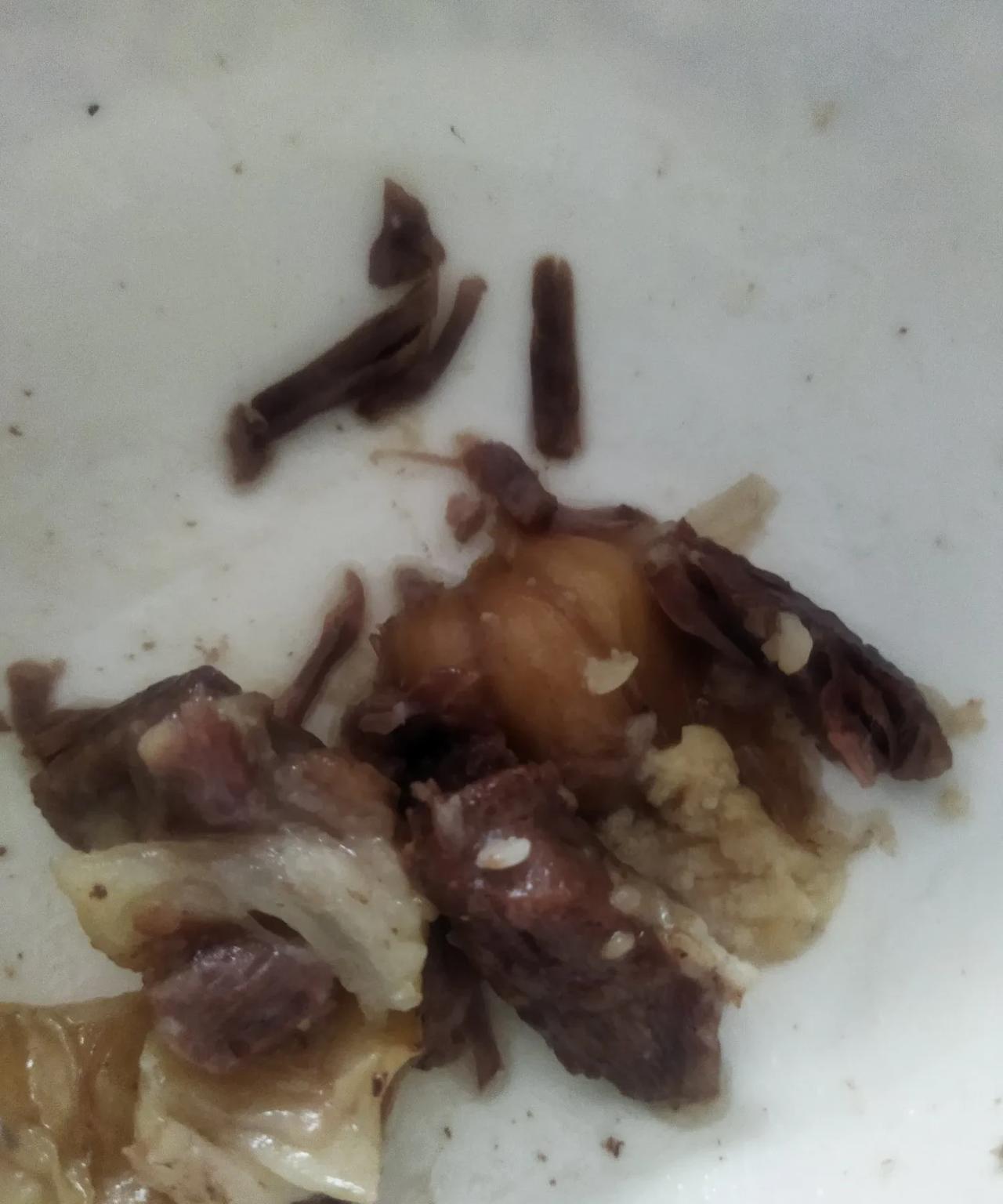 【一块儿肉，喝了二两酒】
一早到了雅安道咸阳路交口的一家，是清真早点，点了个炸茄