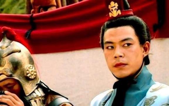 刘封的故事，得从他的身份说起。他是刘备的义子，跟着刘备打天下，算是个有资历的将领