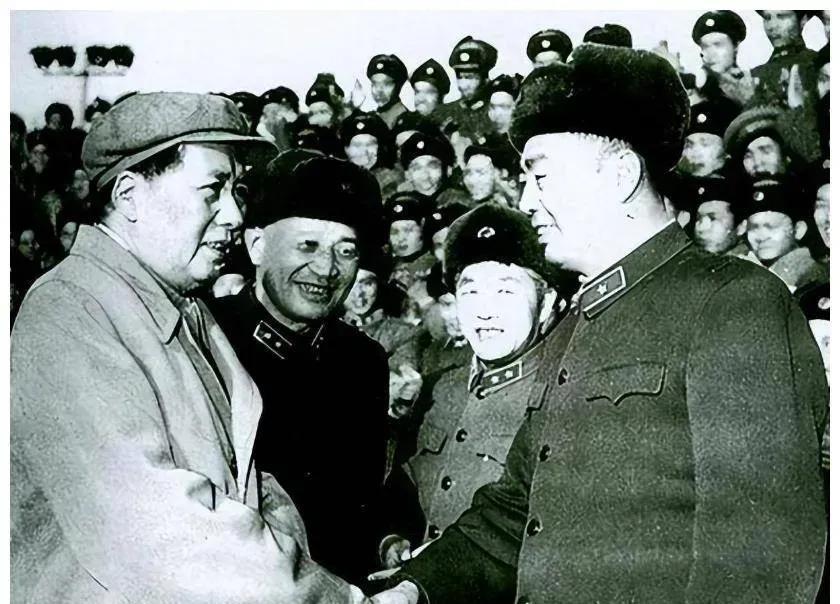 1955年，冯振平接到评衔办通知，说他评定的是“上士”，他愣了半天，回问：“我参