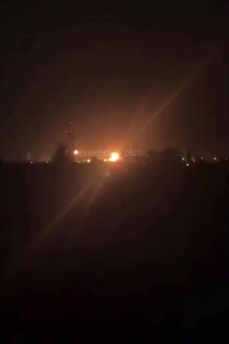 乌克兰武装部队总参谋部报告确认，昨夜，俄罗斯罗斯托夫的新沙赫金斯克炼油厂以及沃罗
