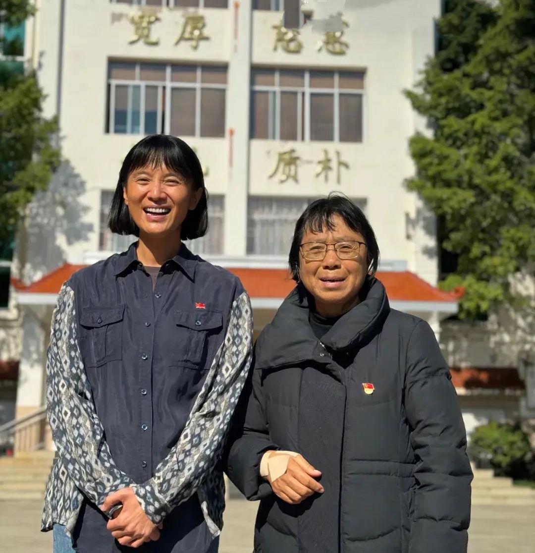 宋佳说了，
不想再拍贫困山村教师题材的电影了，
因为在塑造张桂梅的形象时终于明白