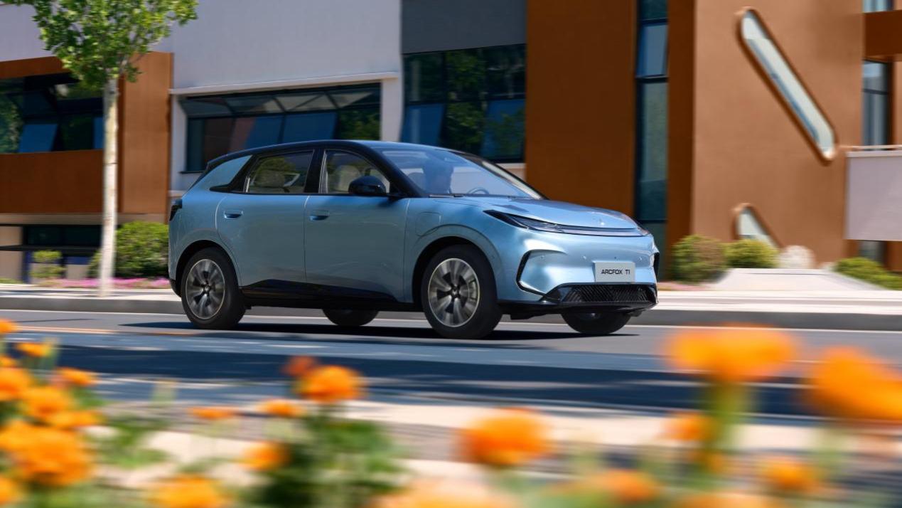 ​6.88万起预售，大容量、随心开的极狐T1树立A0级纯电市场新标杆