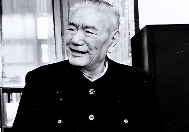 1959年，当将军怀着激动的心情回乡探亲时，意外发现哥哥带着全家走上了乞讨的路。