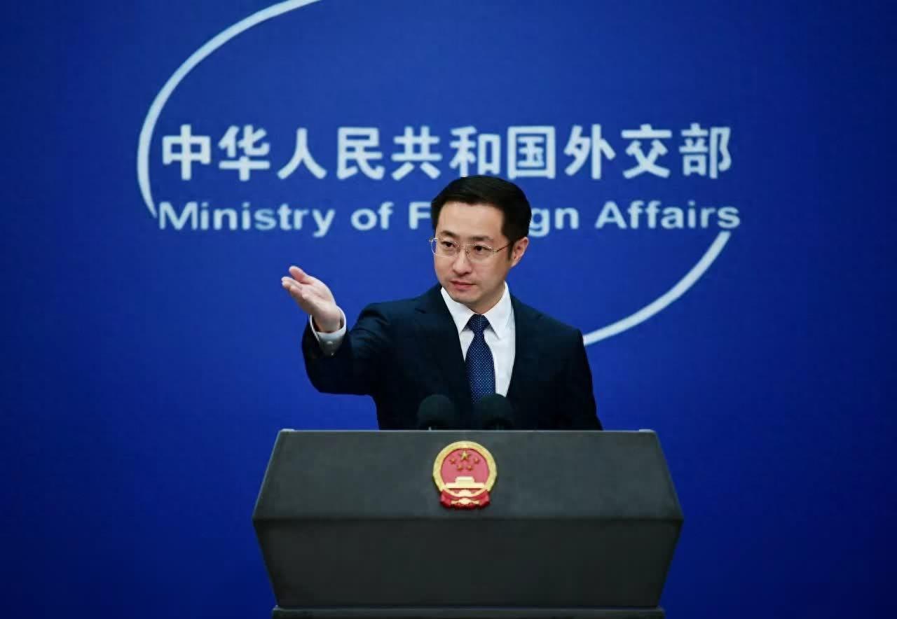 特朗普口风又变了，计划降低对华关税，但中方的回应，只有四个字