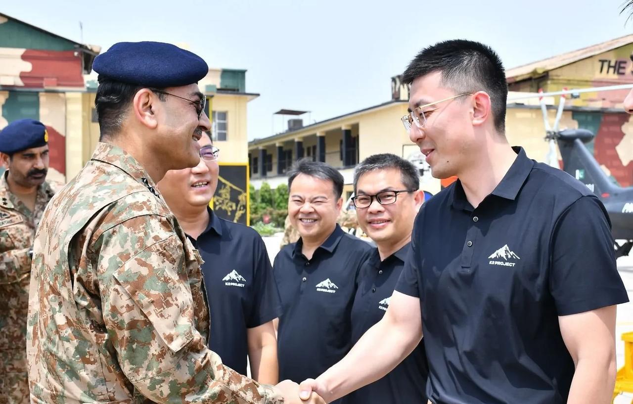 兜兜转转，武直-10装备巴基斯坦。巴基斯坦陆军参谋长穆尼尔出席武直-10ME入列