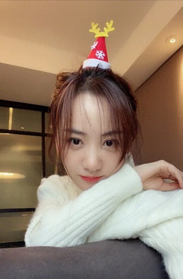 影视明星杨蓉写真：美丽动人、靓丽姣美！
