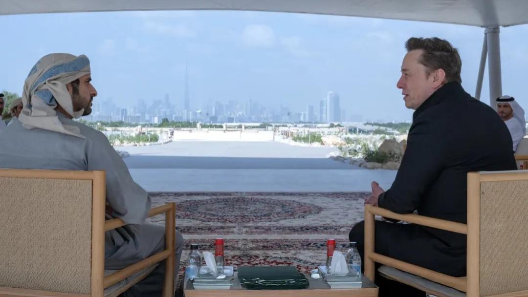 马斯克脑机接口梦太“大”：竞争对手称拖累医疗进展