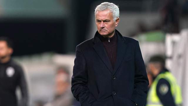 给穆里尼奥道歉，是拉法回家的关键，发布迷茫无助的海滩背影照