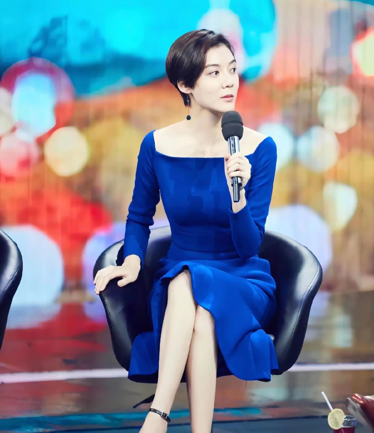 车晓～地下的果汁要怎么喝？安排个桌子不好么？