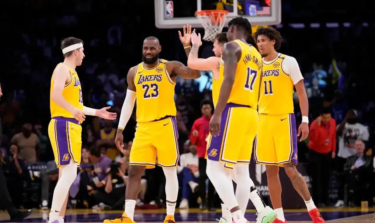 湖人深藏不露啊
据统计，目前西部季后赛球队在对阵西部前十球队的战绩中，湖人高居榜