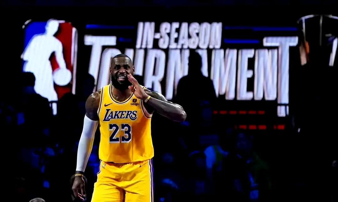 据可靠消息源，詹姆斯今夏会跳出合同，然后与湖人续签一份2年1.3亿美金的续约合同