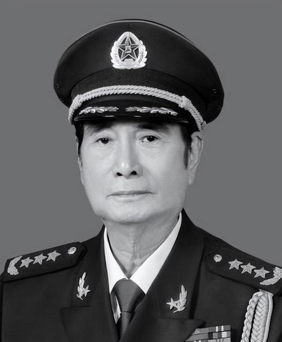 张万年1928年8月生于山东龙口一个贫苦农民家庭，家里13口人挤在两亩薄田上，日