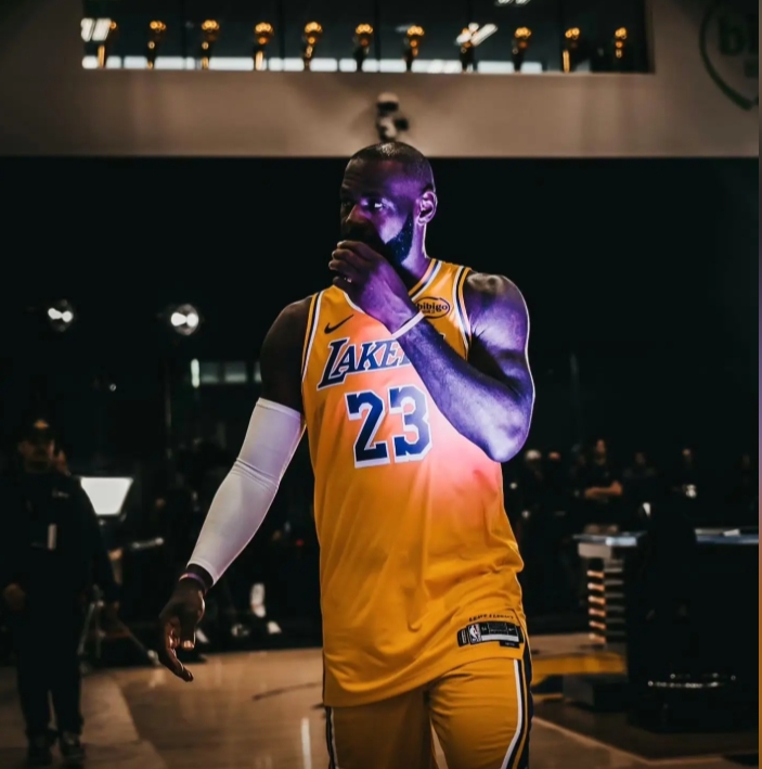 都在等詹姆斯离队，笑死了
整得好像未来可期一样，也不看看明年什么情况
东契奇49