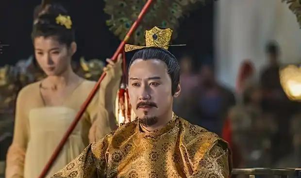 玄宗回到长安后，厌恶张皇后与李辅国，常劝肃宗不要宠信他们。李辅国趁机构谄，说玄宗