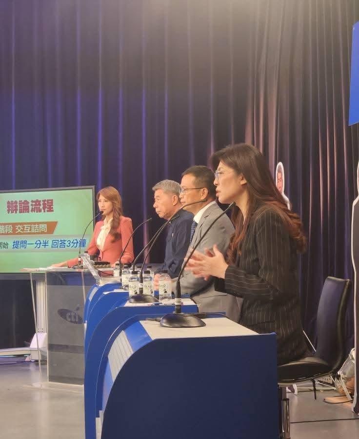 直击国民党主席选举辩论中天现场
国民党主席选举辩论第一场结束，整体来说，流量是可
