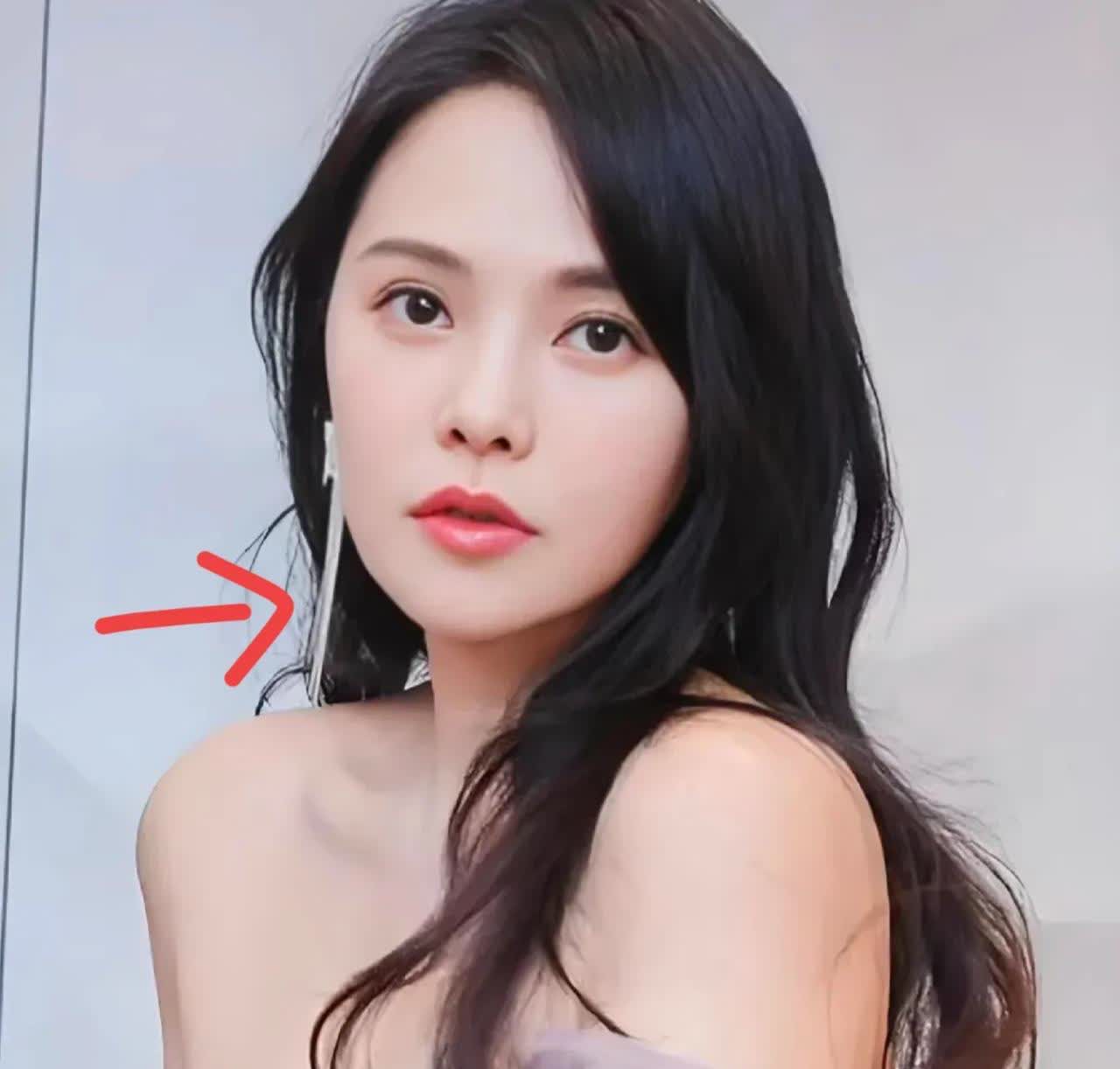 对不起秦昊，
我要对你脱粉了，
因为我发现你找了伊能静这样
美丽自信又独立