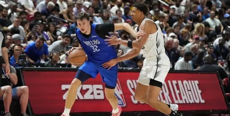 #弗拉格# #NBA# 你如果把弗拉格每个投篮慢放，可以很清楚的发现，他有超过一