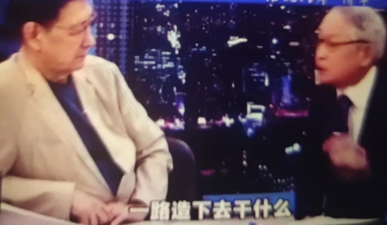 台媒体人赵少康又和那个林郁方俩人又在“少康情战室”大放厥词:
    林:不明白