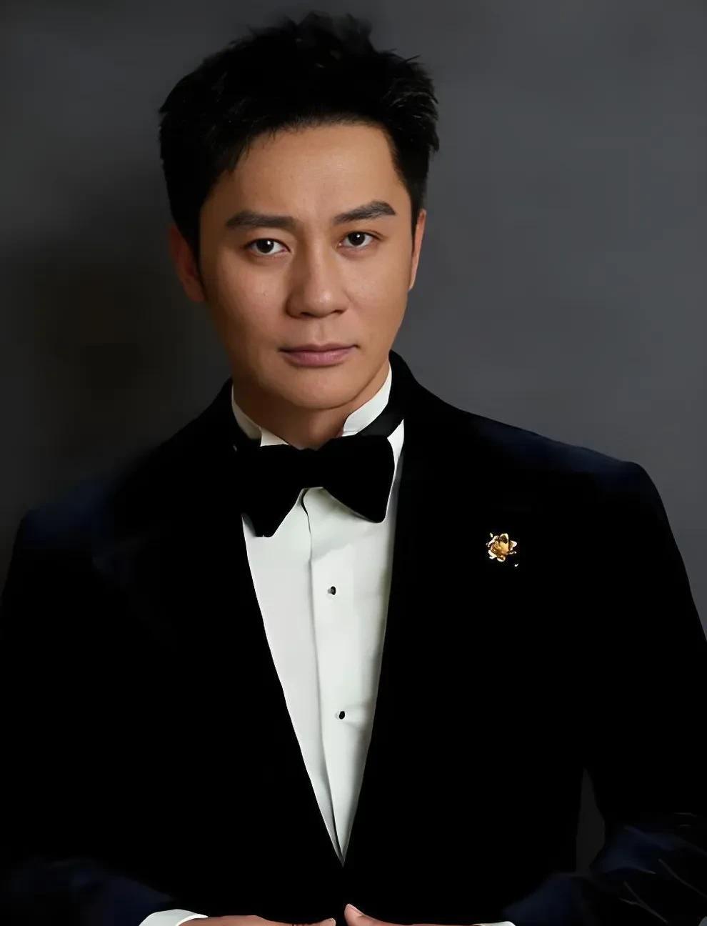 电视剧《扫毒风暴》谷丰一登场，
才发现李晨演技竟如此令人拍案叫绝，
倒不是说他之