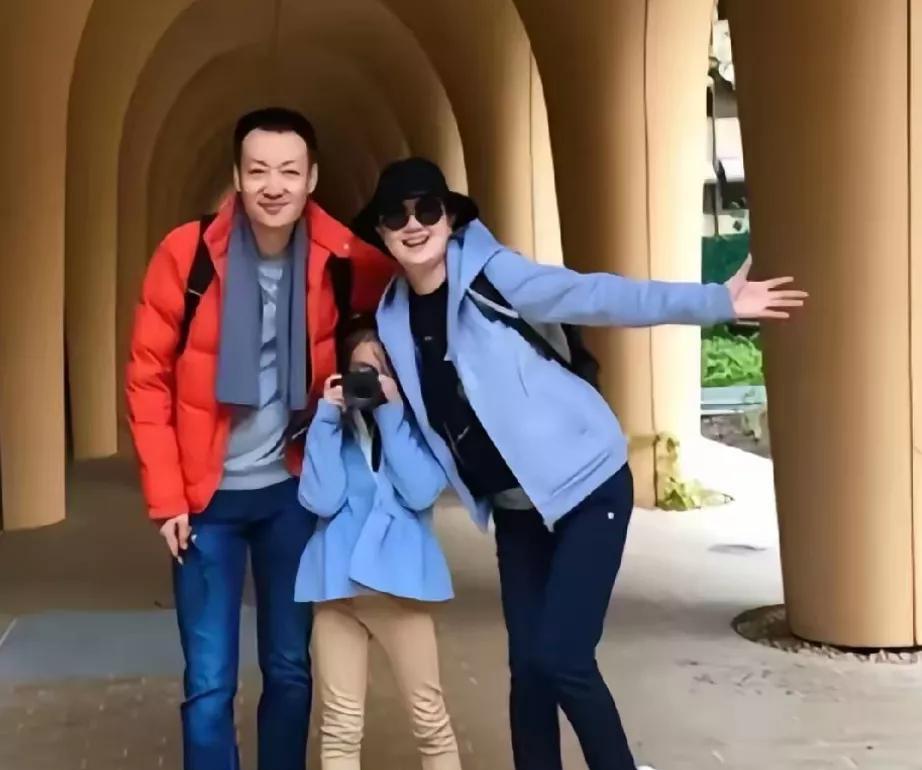 辛柏青说，我跟朱媛媛刚结婚的时候，有一段时间我接不到戏，把所有的精力都投入到电脑