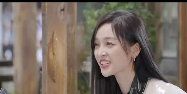 吴宣仪突然发问张柏芝，
全场一片寂静………

吴宣仪:  “柏芝姐想没想过