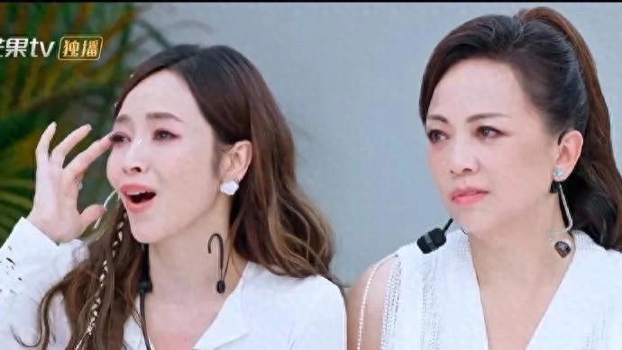 邓萃雯看陈德容表演表情演我，港娱活人感十是，我都想笑了