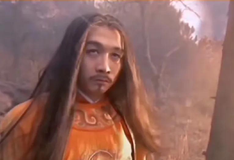 崇祯皇帝朱由检，作为明朝的末代帝王，在历史的洪流中承载着沉重的命运。他即位时，明