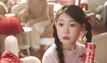 小沈阳女儿沈佳润接广告了，其唱歌跑调上热搜，黑红也是红，现在名气反而更大了，所以