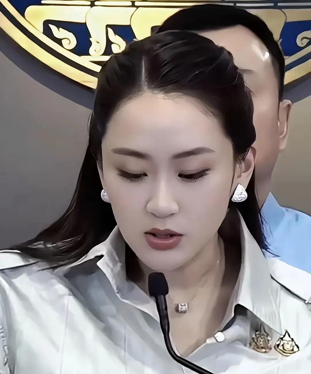 洪森为什么要冒天下之大不韪，这样炮轰他信家族，诋毁佩通坦？
有人说是因为泰国对电