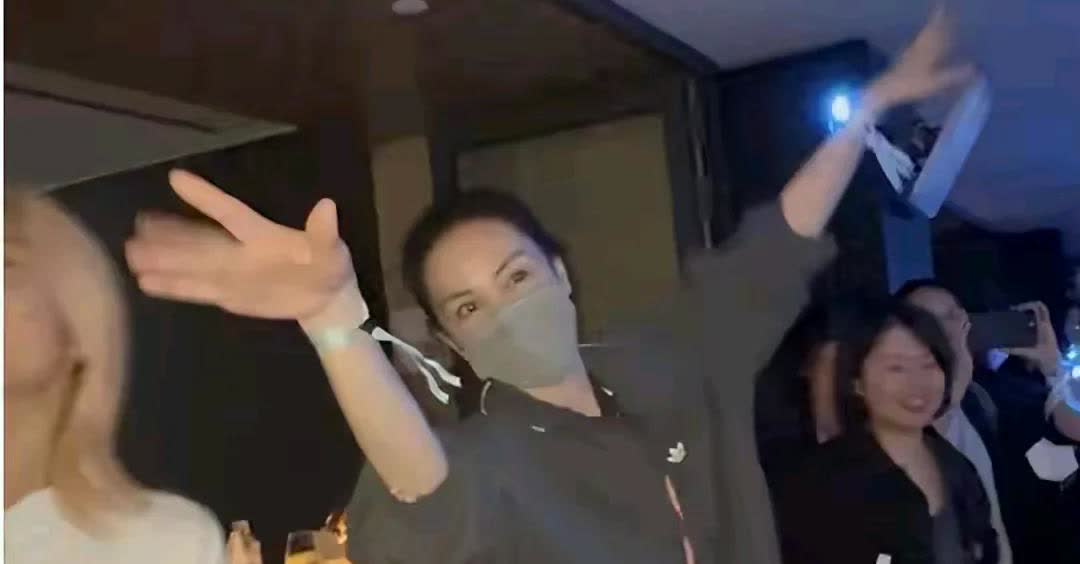张柏芝新恋情曝光比锋菲还甜，她是个称职的妈妈，值得拥有更好的