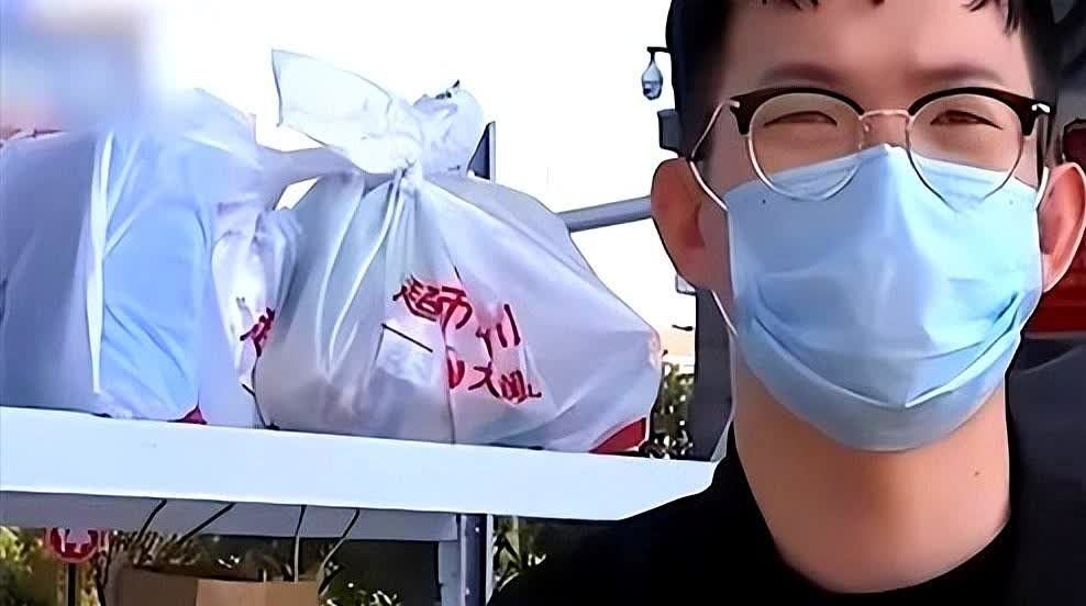 一男子点外卖老是被偷，10次有8次被偷走。他恼羞成怒，直接点了三个变态辣蛋挞，给