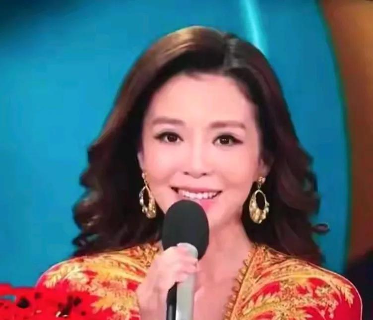 她比周涛更漂亮更优秀，中央名嘴天花板，实力派主持一姐
