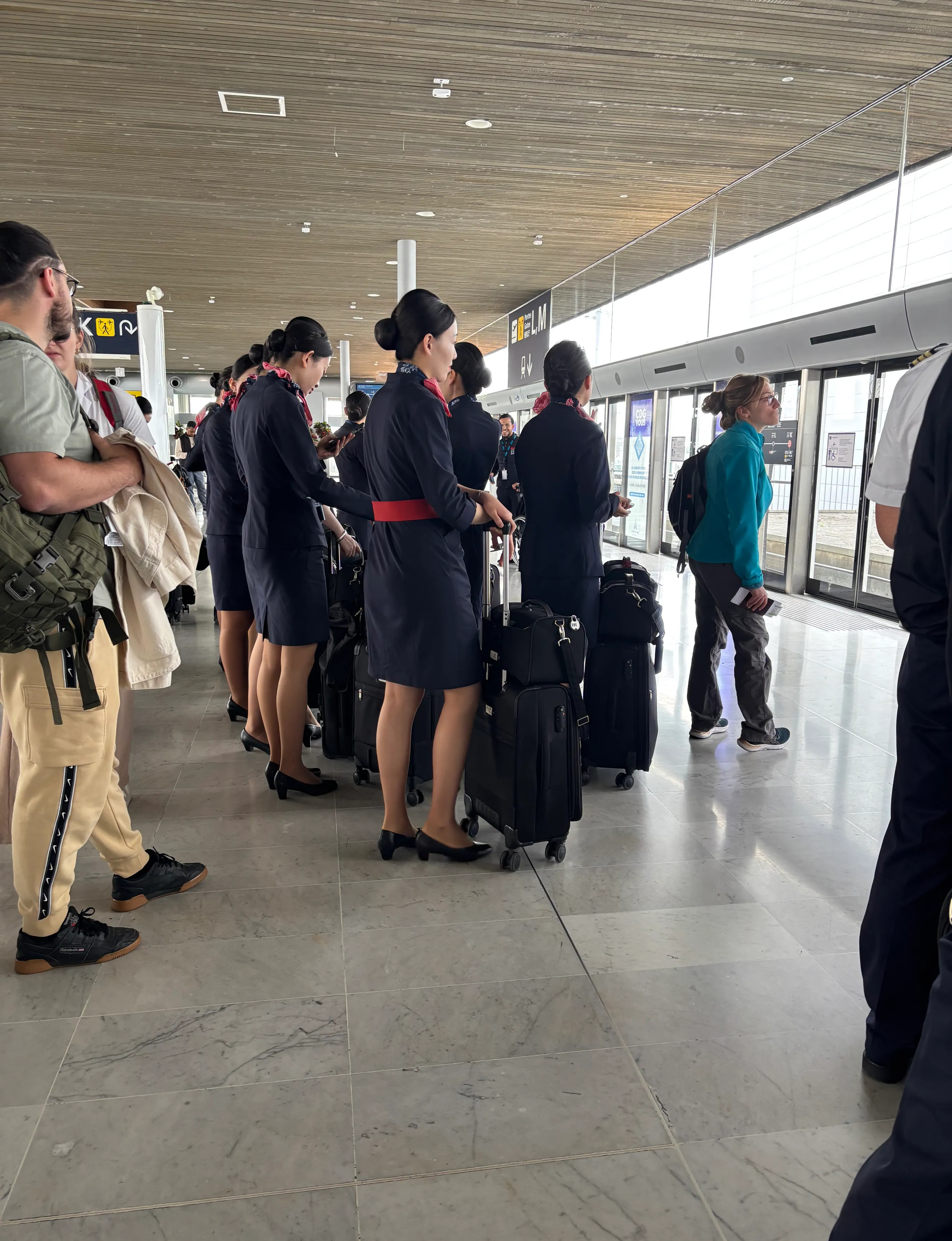 中国空姐在巴黎机场工作











巴黎机场来了些中国空姐，她们在这儿