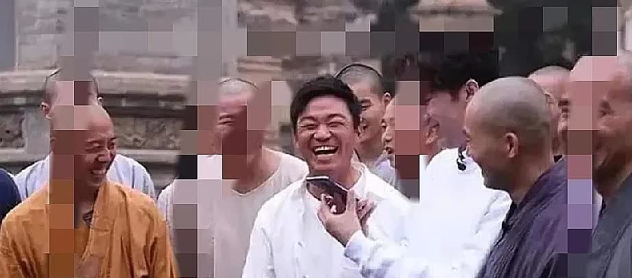 惊爆！释永信竟有着如此惊人的关系网！
 
释小龙竟是他干儿子，小小年纪就被送