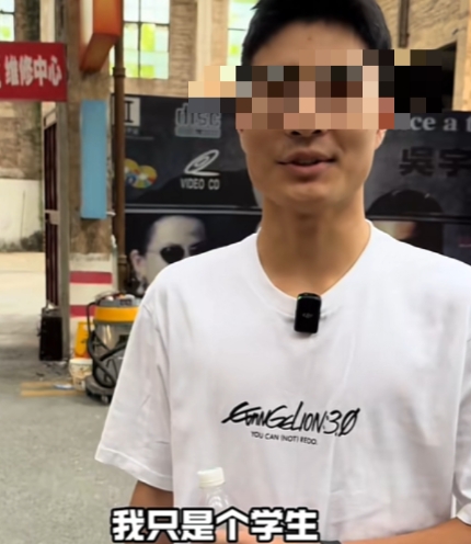 四川成都，男生高考679分，舅舅决定奖励一辆豪车，谁知道，来到车库，看着一辆辆百