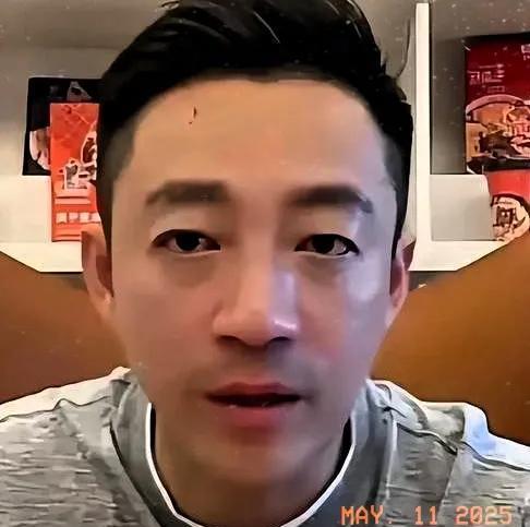 这房子空了，三年了，三年时间，能把一个家变成这样。汪汪站在空荡荡的豪宅里，看着孩