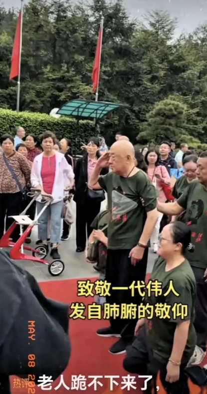 数亿人崇拜毛主席，风雨无阻前往韶山敬仰，怎么能说“盲目崇拜”呢？毛主席一生为人民