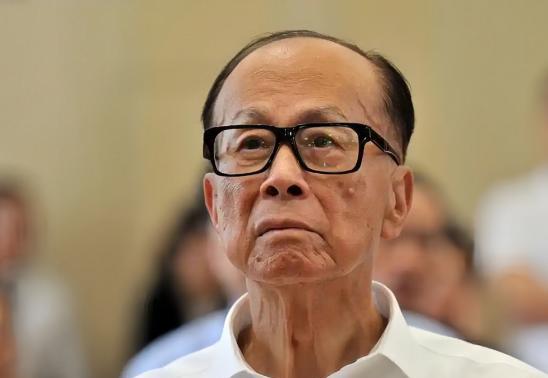 中国不挽留，美国不收留，被夹在中间的李嘉诚，终于玩不转了！，大公报四次三番喊话，