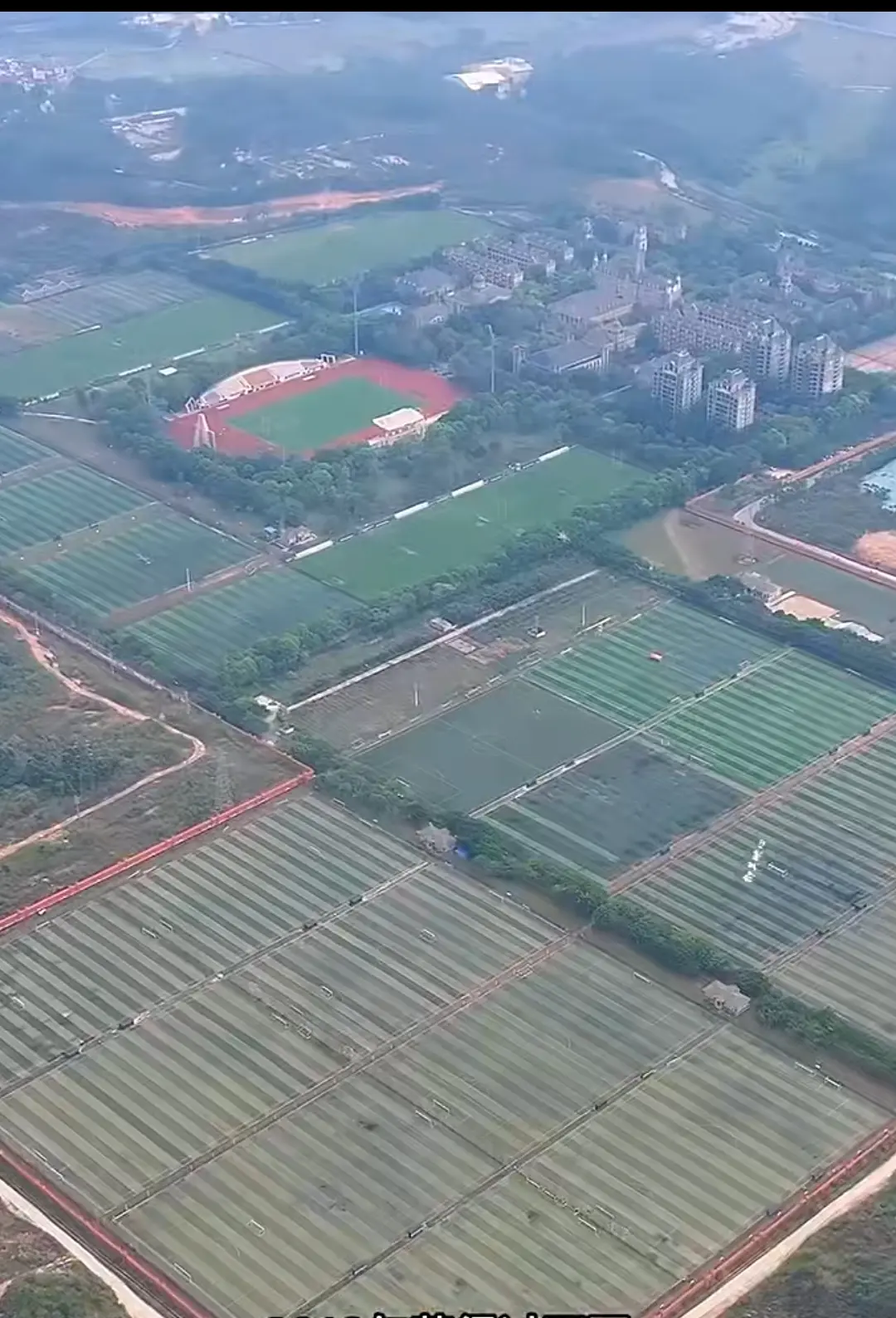 恒大足球学校占地一千多亩