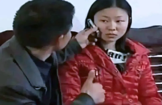 2007年，湖南长沙一位25岁的男子，对一位聋哑女孩一见倾心。他不顾父母反对，执