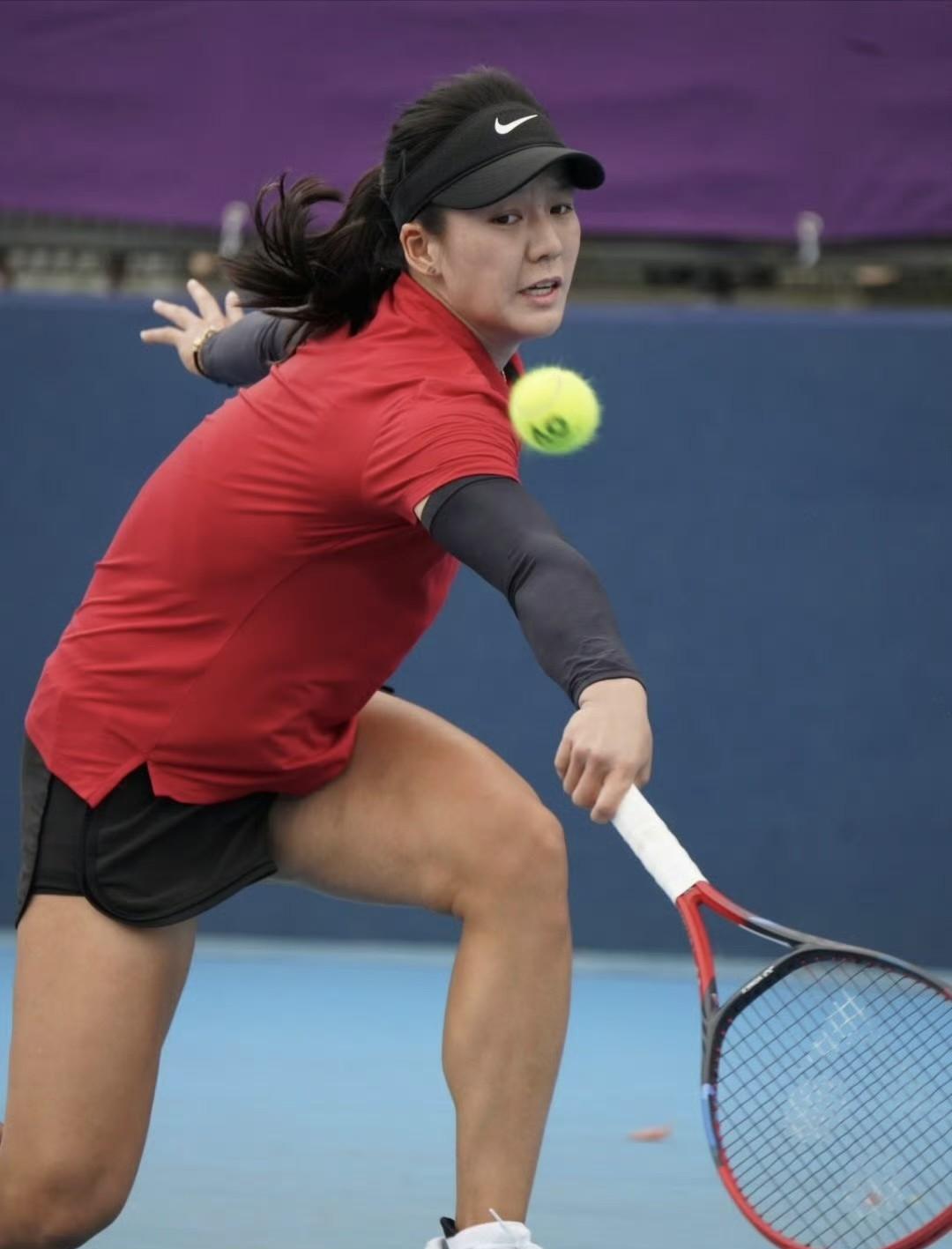 【岐阜ITF100K女单次轮：郑妩双胜施晗进八强】
#郑妩双# #施晗# #网球