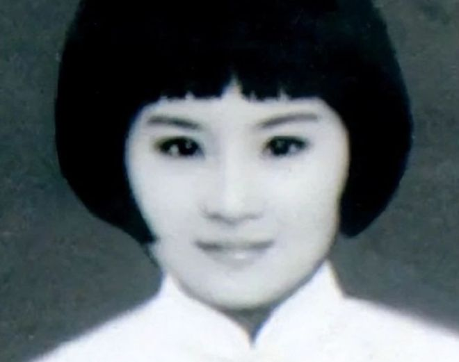 1928年，王月贞因叛徒出卖被捕。临刑前，王月贞从亲人手中接过仅4个月大的儿子，
