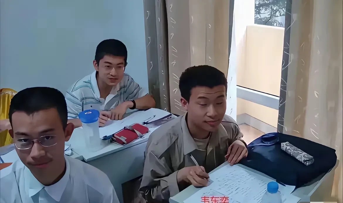 看看当年青涩的韦东奕！