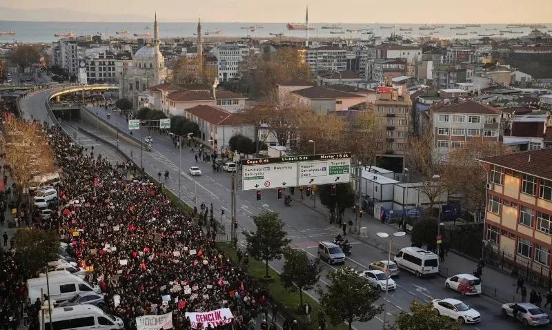 【土耳其突发：伊斯坦布尔发生6.1级地震】
安卡拉时间2025年8月10日晚上，