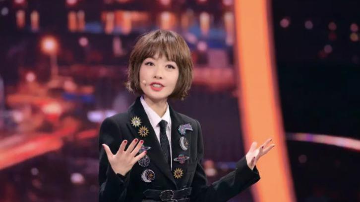 “尬聊女王”鲁豫两度离婚未育，如今活成主持界孤勇者