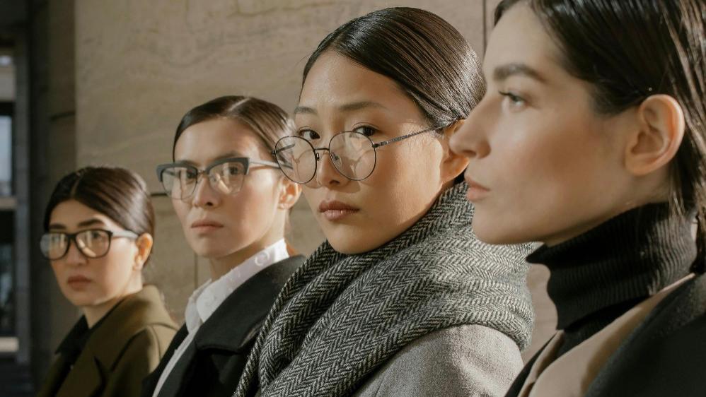 AI眼镜厂商，正在集体拒交“智商税”