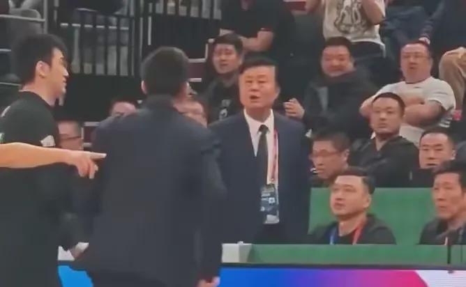 国际裁判即将抵达，哪支球队最不利？

季后赛迫在眉睫，篮协再次邀请外籍裁判执